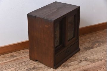 アンティーク家具　大正期　古い檜材の小ぶりでシンプルなアンティーク収納棚