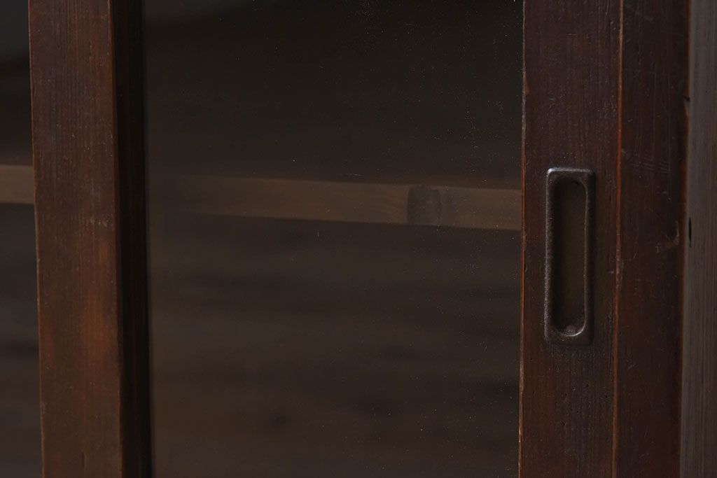 アンティーク家具　大正期　古い檜材の小ぶりでシンプルなアンティーク収納棚