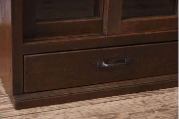 アンティーク家具　大正期　古い檜材の小ぶりでシンプルなアンティーク収納棚