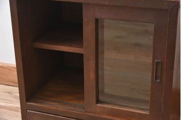 アンティーク家具　大正期　古い檜材の小ぶりでシンプルなアンティーク収納棚