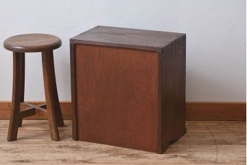アンティーク家具　大正期　古い檜材の小ぶりでシンプルなアンティーク収納棚