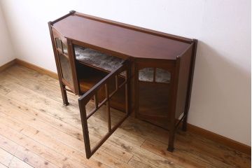 アンティーク家具　ウォールナット材製　イギリスアンティークのサイドキャビネット