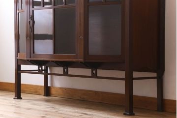 アンティーク家具　ウォールナット材製　イギリスアンティークのサイドキャビネット