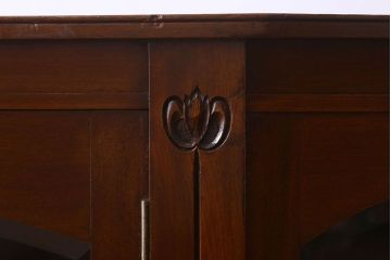 アンティーク家具　ウォールナット材製　イギリスアンティークのサイドキャビネット