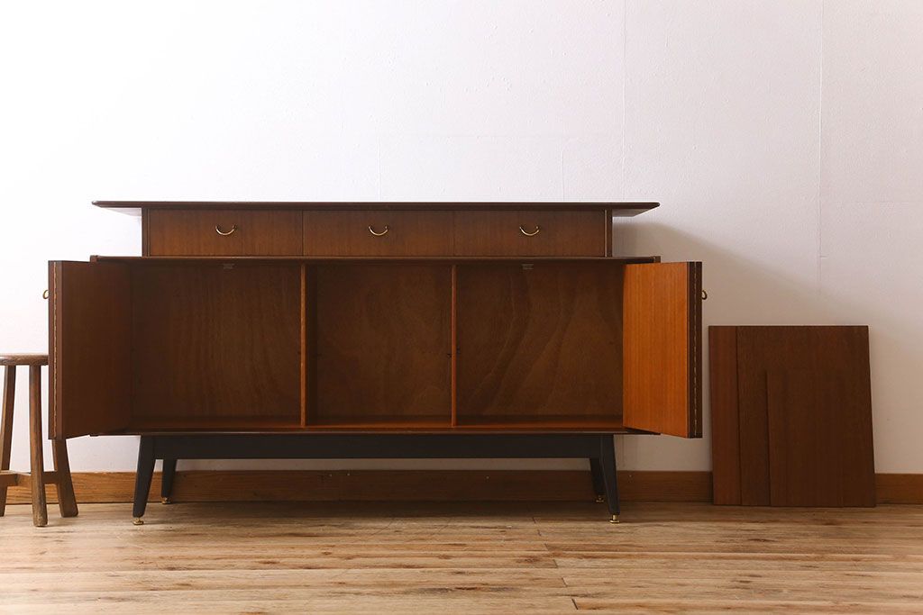 ヴィンテージ家具　G-PLAN　北欧ビンテージ　BBシリーズ　サイドボード(サイドキャビネット)(3)