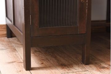 アンティーク家具　古いカバ材の大ぶりなアンティーク両袖机(デスク)