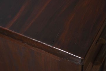 アンティーク家具　古いカバ材の大ぶりなアンティーク両袖机(デスク)