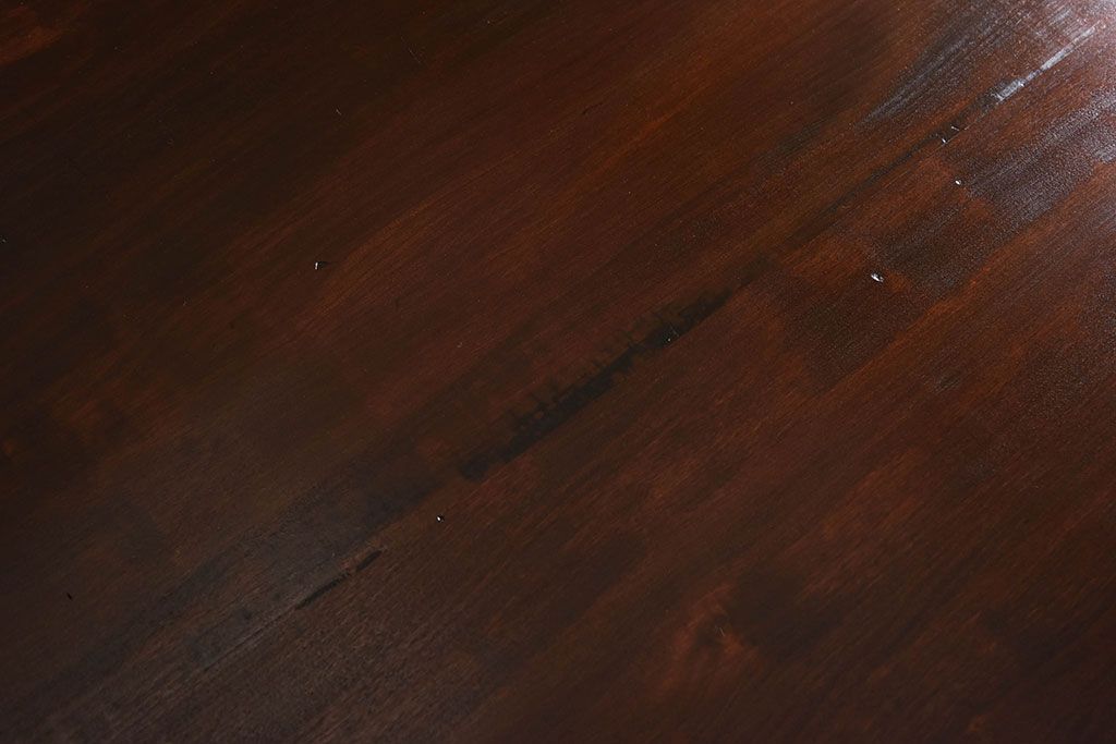 アンティーク家具　古いカバ材の大ぶりなアンティーク両袖机(デスク)