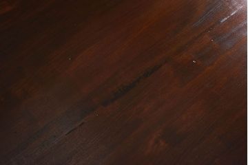 アンティーク家具　古いカバ材の大ぶりなアンティーク両袖机(デスク)