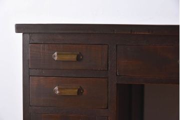 アンティーク家具　古いカバ材の大ぶりなアンティーク両袖机(デスク)