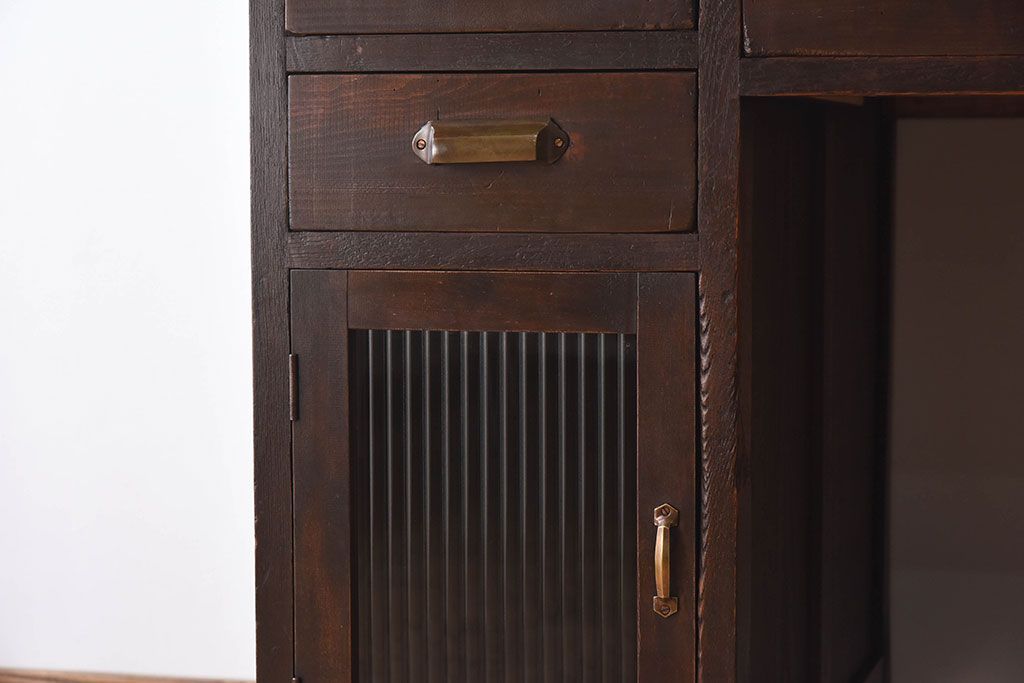 アンティーク家具　古いカバ材の大ぶりなアンティーク両袖机(デスク)