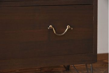 アンティーク家具　鉄脚付き!味のある古い桐材製の箪笥ローボード(衣装箪笥)