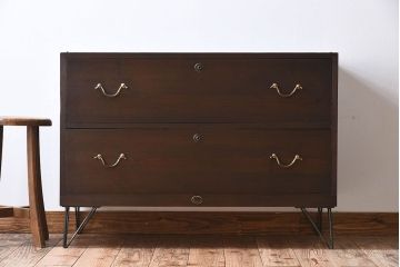 アンティーク家具　鉄脚付き!味のある古い桐材製の箪笥ローボード(衣装箪笥)