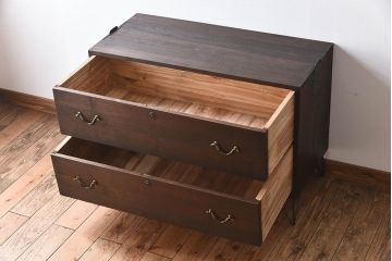 アンティーク家具　鉄脚付き!味のある古い桐材製の箪笥ローボード(衣装箪笥)