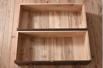 アンティーク家具　鉄脚付き!味のある古い桐材製の箪笥ローボード(衣装箪笥)