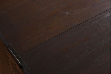 アンティーク家具　鉄脚付き!味のある古い桐材製の箪笥ローボード(衣装箪笥)