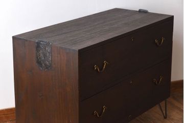 アンティーク家具　鉄脚付き!味のある古い桐材製の箪笥ローボード(衣装箪笥)