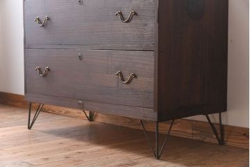 アンティーク家具　鉄脚付き!味のある古い桐材製の箪笥ローボード(衣装箪笥)