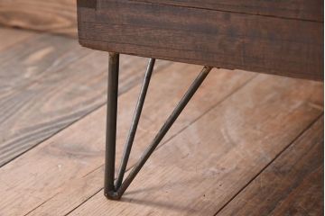 アンティーク家具　鉄脚付き!味のある古い桐材製の箪笥ローボード(衣装箪笥)