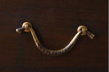 アンティーク家具　鉄脚付き!味のある古い桐材製の箪笥ローボード(衣装箪笥)