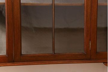 アンティーク家具　ベロア貼り!イギリスアンティークの猫脚キャビネット マホガニー材