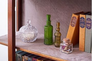 アンティーク家具　ベロア貼り!イギリスアンティークの猫脚キャビネット マホガニー材