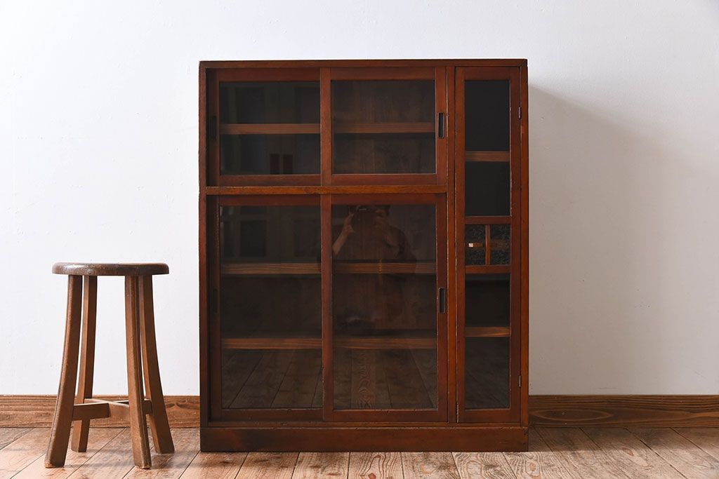 アンティーク家具　古い木のガラス引き戸収納棚　和製アンティーク