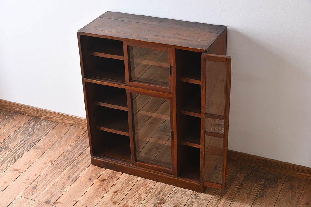 アンティーク家具　古い木のガラス引き戸収納棚　和製アンティーク