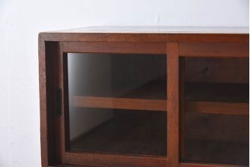 アンティーク家具　古い木のガラス引き戸収納棚　和製アンティーク