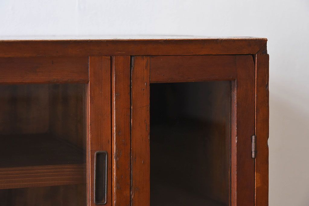 アンティーク家具　古い木のガラス引き戸収納棚　和製アンティーク