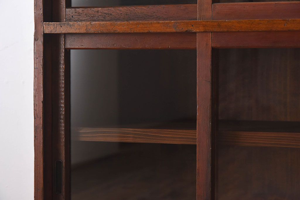 アンティーク家具　古い木のガラス引き戸収納棚　和製アンティーク