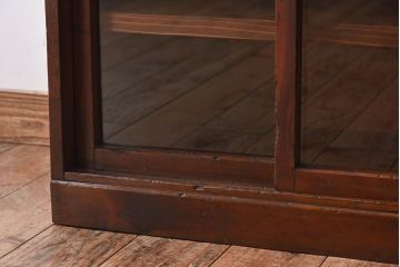アンティーク家具　古い木のガラス引き戸収納棚　和製アンティーク