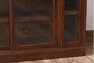 アンティーク家具　古い木のガラス引き戸収納棚　和製アンティーク