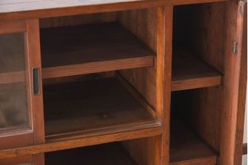 アンティーク家具　古い木のガラス引き戸収納棚　和製アンティーク