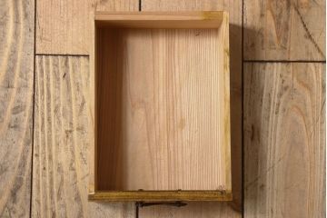 アンティーク家具　透かし彫り　大正昭和期　結霜ガラス引き戸　小ぶりな収納棚