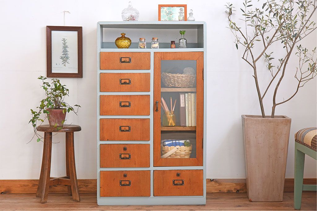 アンティーク家具　7杯引き出し付き!和製アンティークのペイント収納棚(戸棚)