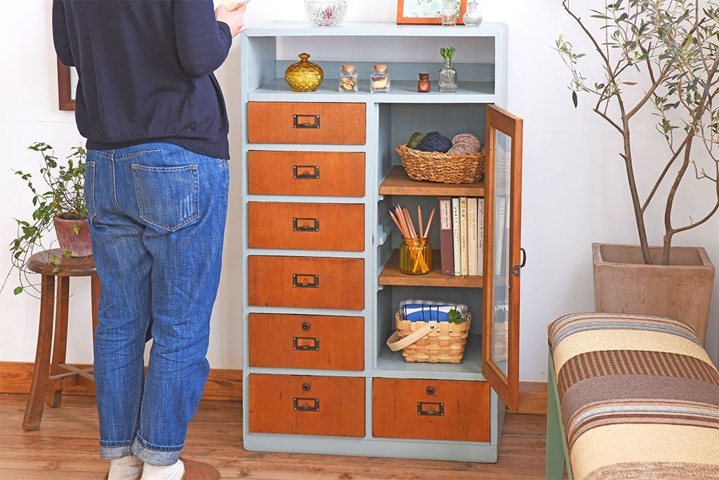 アンティーク家具　7杯引き出し付き!和製アンティークのペイント収納棚(戸棚)