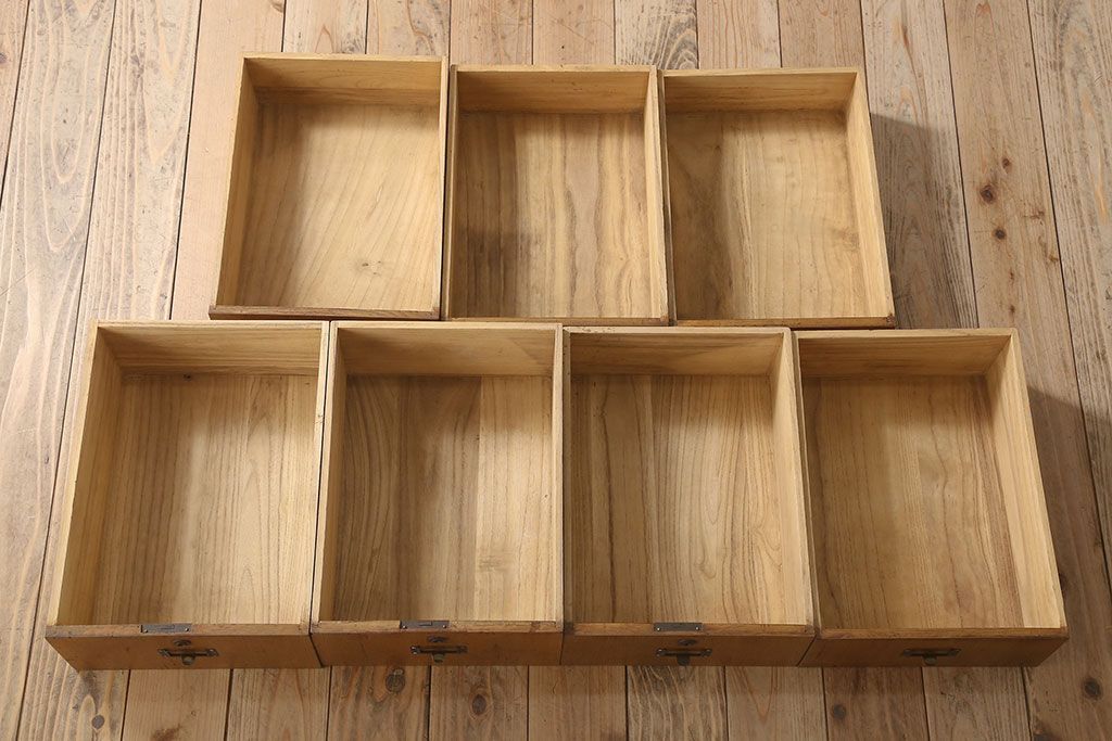 アンティーク家具　7杯引き出し付き!和製アンティークのペイント収納棚(戸棚)