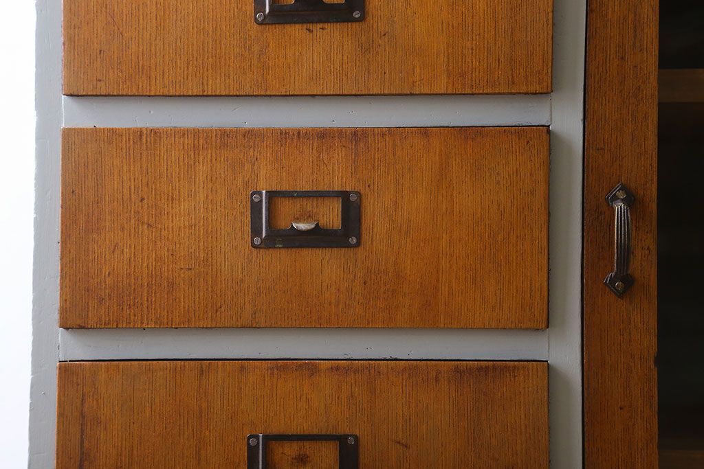 アンティーク家具　7杯引き出し付き!和製アンティークのペイント収納棚(戸棚)