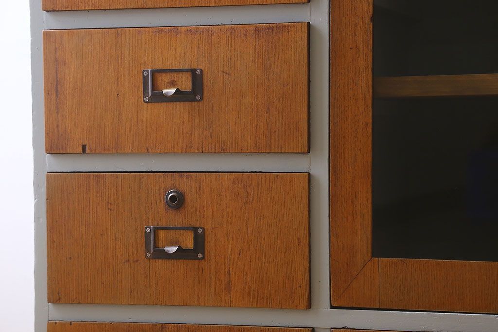 アンティーク家具　7杯引き出し付き!和製アンティークのペイント収納棚(戸棚)