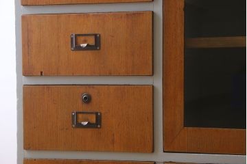 アンティーク家具　7杯引き出し付き!和製アンティークのペイント収納棚(戸棚)