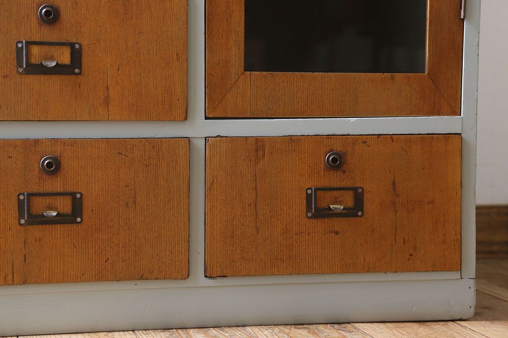 アンティーク家具　7杯引き出し付き!和製アンティークのペイント収納棚(戸棚)