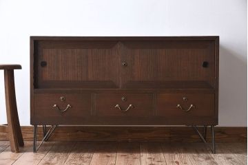 アンティーク家具　総桐材製!シンプルな鉄脚付きローボード