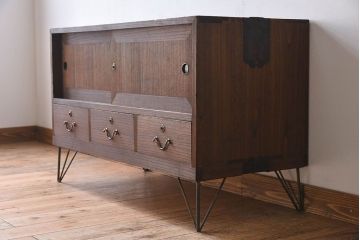 アンティーク家具　総桐材製!シンプルな鉄脚付きローボード