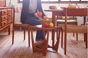 ヴィンテージ家具　 北欧ビンテージ　G-PLAN　チーク材・オーク材　お洒落なネストテーブル