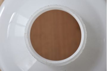 アンティーク　古い吊り下げ天井照明　白いガラスシェード(1)