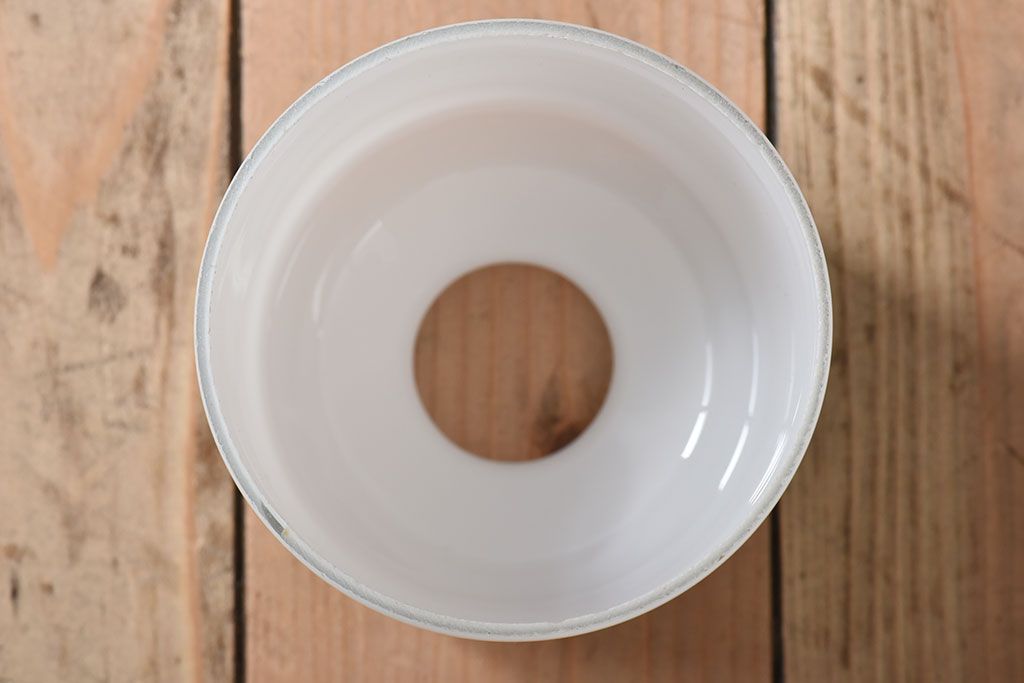 アンティーク　古い吊り下げ天井照明　白いガラスシェード(1)