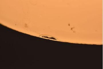 アンティーク　古い吊り下げ天井照明　白いガラスシェード(2)