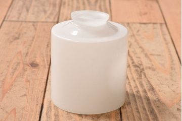 アンティーク　古い吊り下げ天井照明　白いガラスシェード(2)