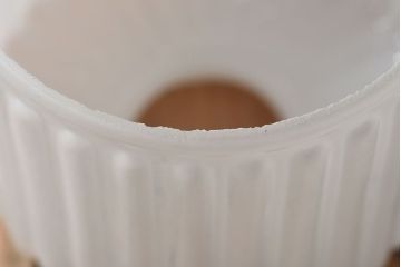 アンティーク　古い吊り下げ天井照明　白いガラスシェード(3)